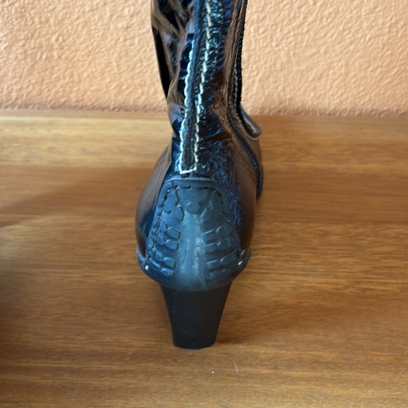 Italian Black patent leather boots - Picture 3 of 8